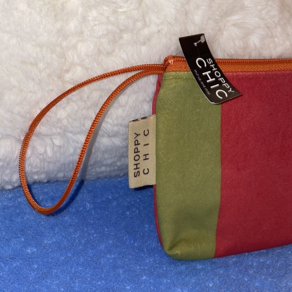 NWT SHOPPY CHIC Pouch. 8x5” - Picture 2 of 5